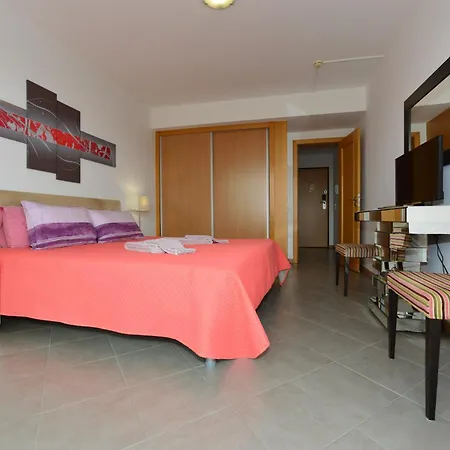 Ruby Red & Atlantic Blue In Oceano Atlantico * Портіман