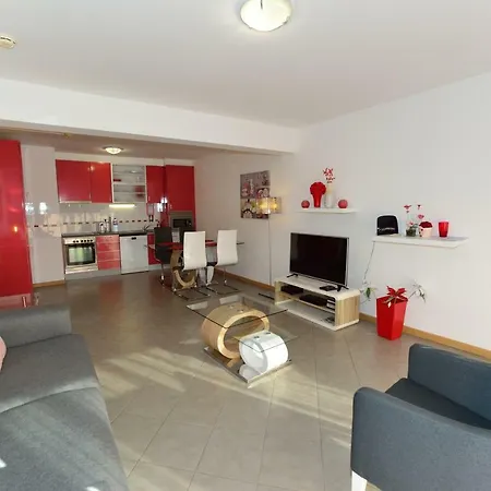 Ruby Red & Atlantic Blue In Oceano Atlantico Portimão